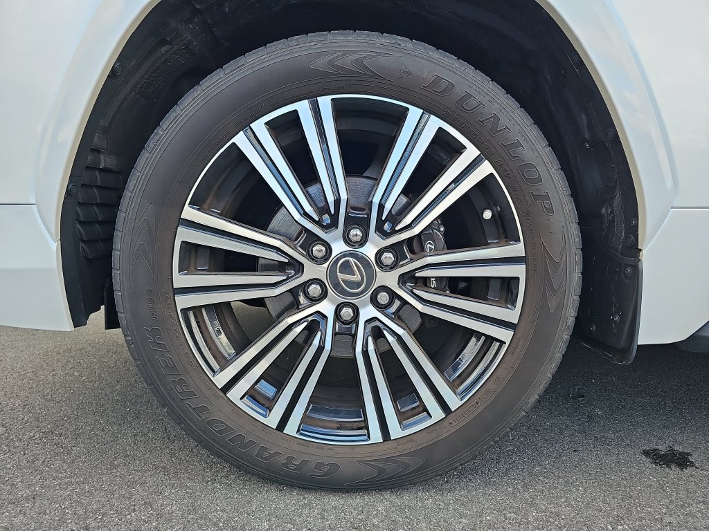 Used 2023 Lexus LX 600 4WD w/ Appearance Package image 23
