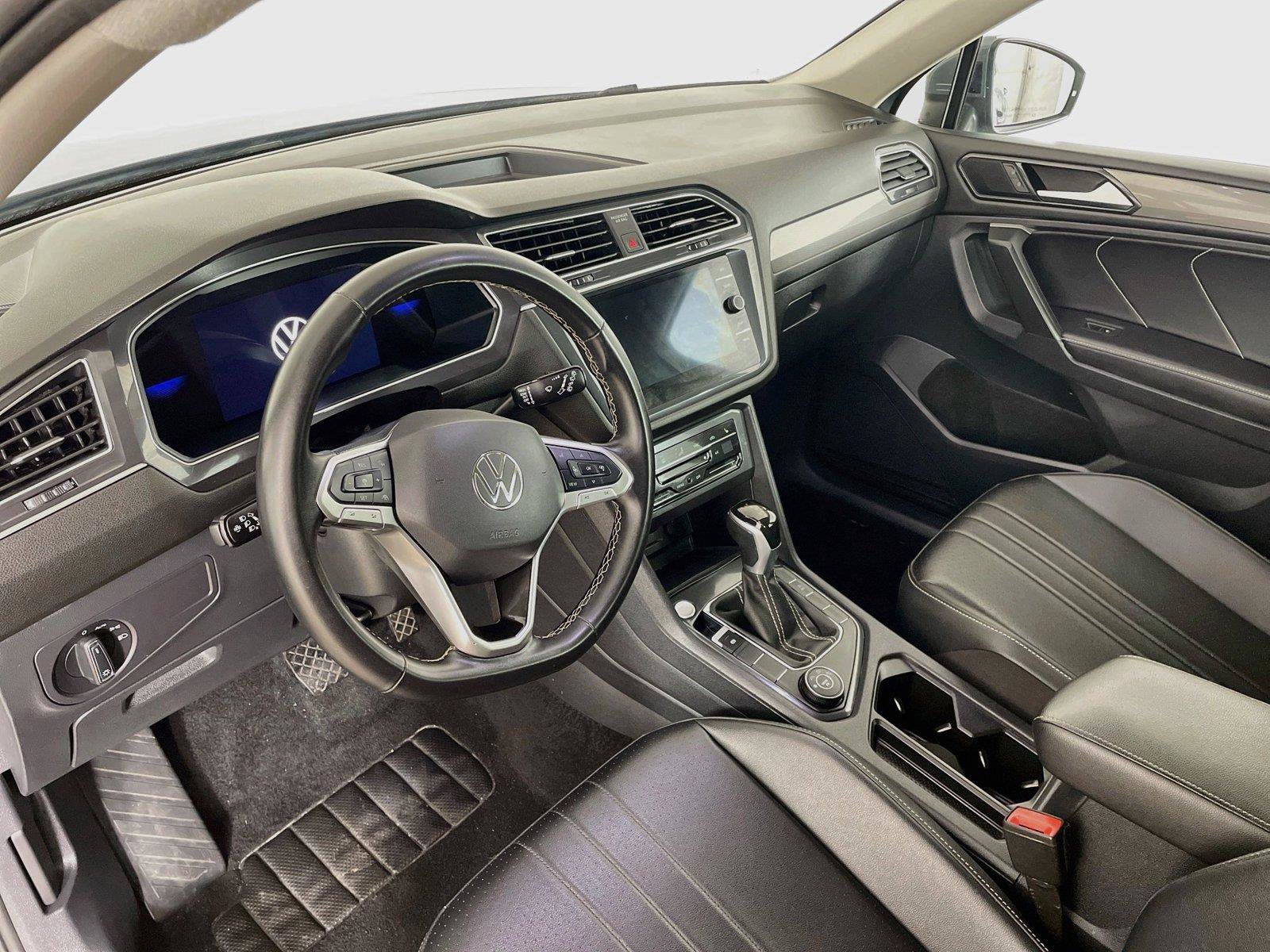 Used 2024 Volkswagen Tiguan SE AWD/4WD image 22