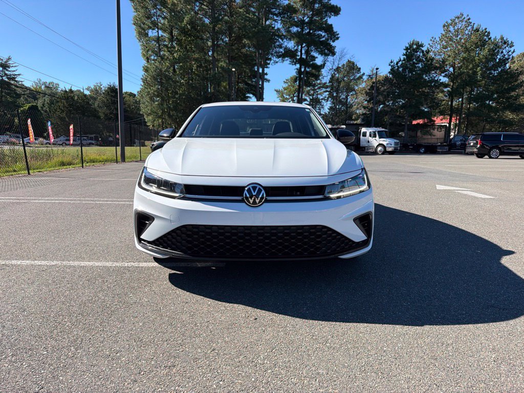 Used 2025 Volkswagen Jetta Sport FWD image 3