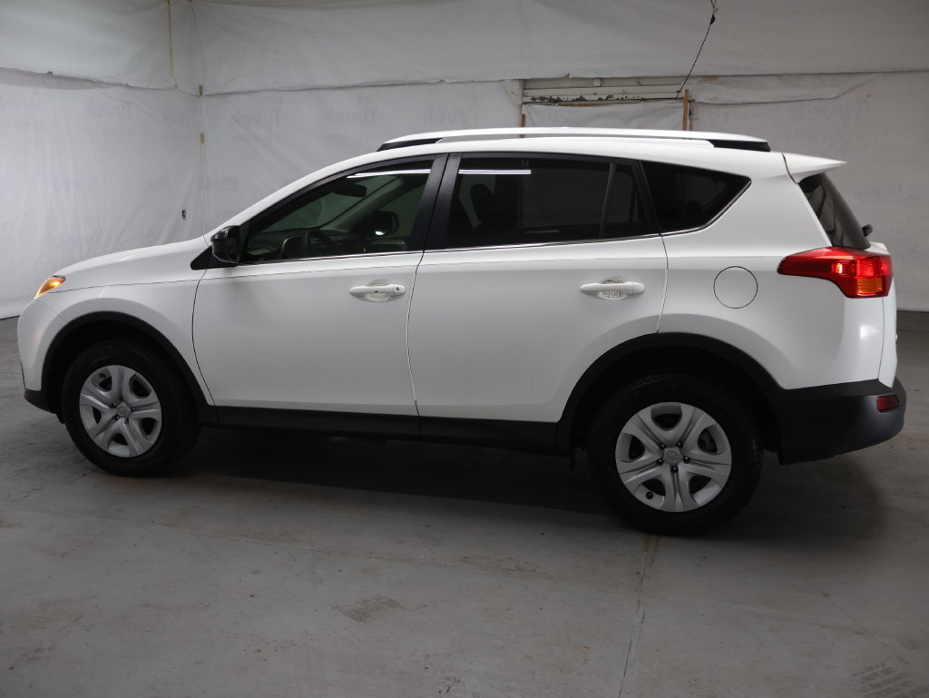 Used 2015 Toyota RAV4 LE FWD image 4