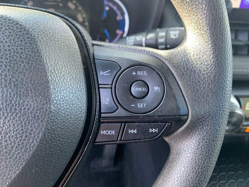 Used 2025 Toyota RAV4 XLE AWD/4WD image 27
