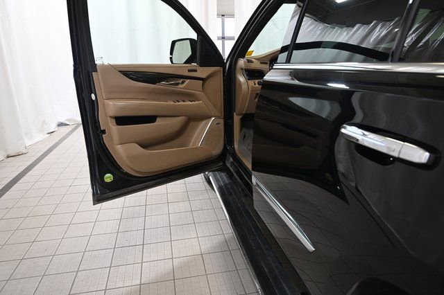 Used 2020 Cadillac Escalade Platinum AWD/4WD image 22
