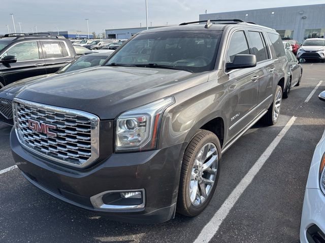 Used 2020 GMC Yukon XL Denali w/ Denali Premium Package image 3