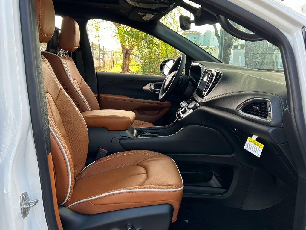 New 2026 Chrysler Pacifica Pinnacle AWD/4WD image 37