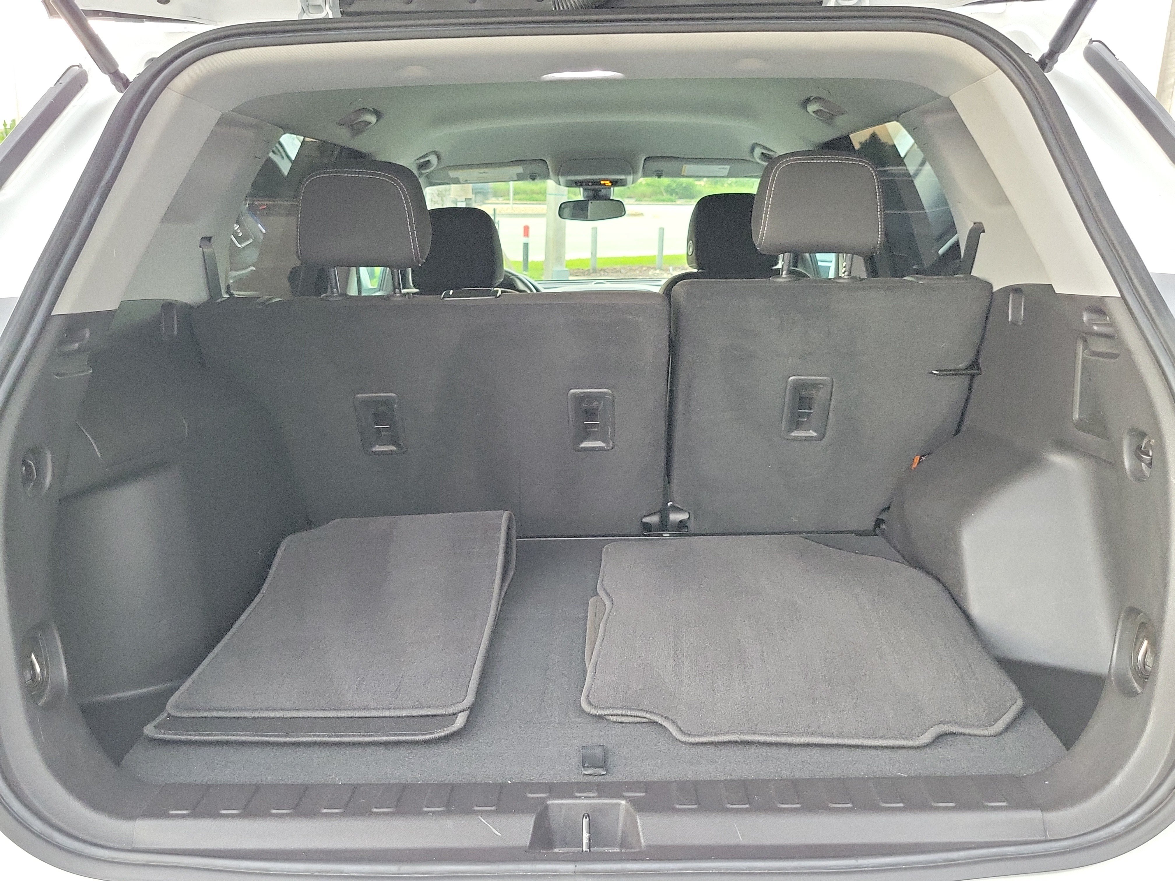 Used 2024 GMC Terrain SLE FWD image 15