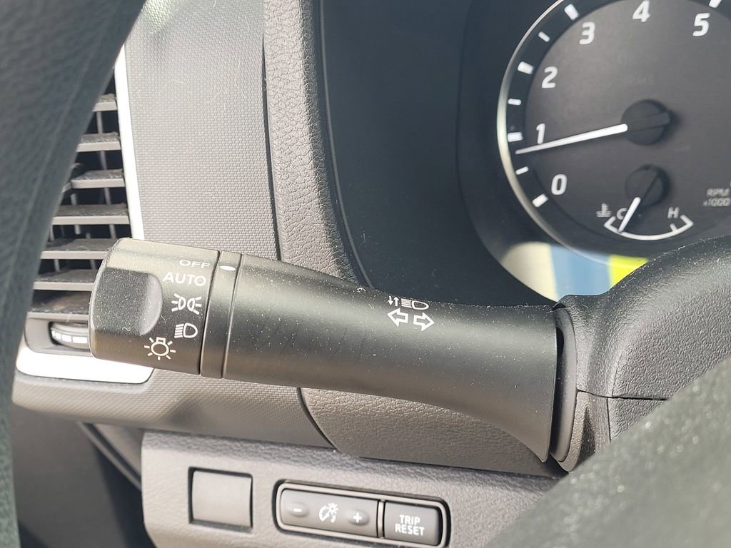 Used 2023 Nissan Frontier SV image 16