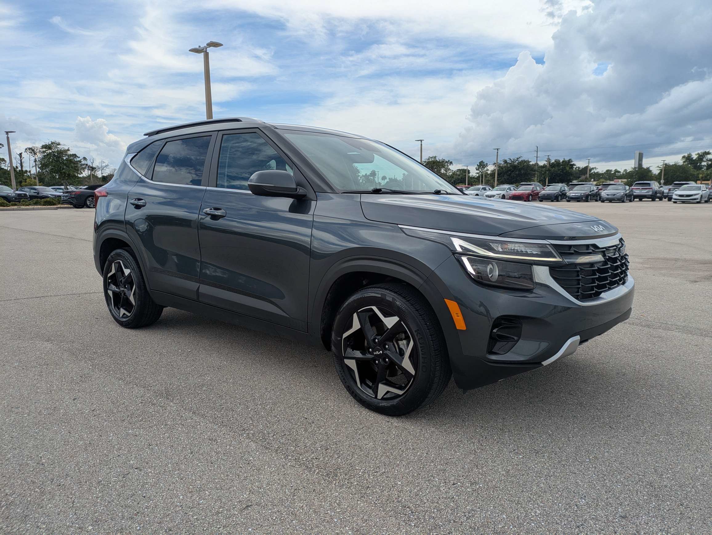 Certified 2024 Kia Seltos EX FWD image 2