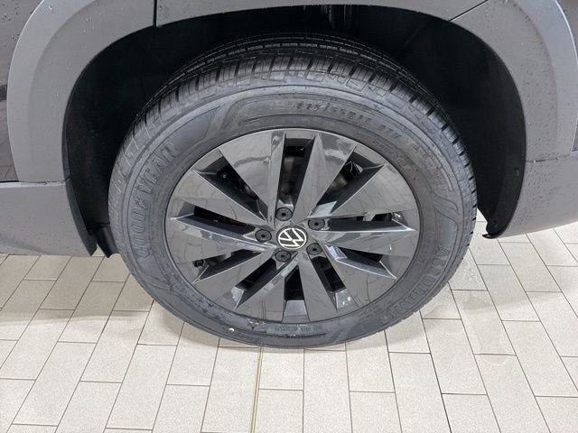 Certified 2022 Volkswagen Taos S image 29