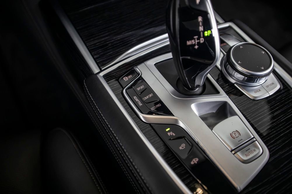 Used 2022 BMW 750i xDrive w/ M Sport Package image 34