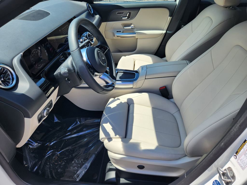 Used 2025 Mercedes-Benz GLA 250 4MATIC image 9