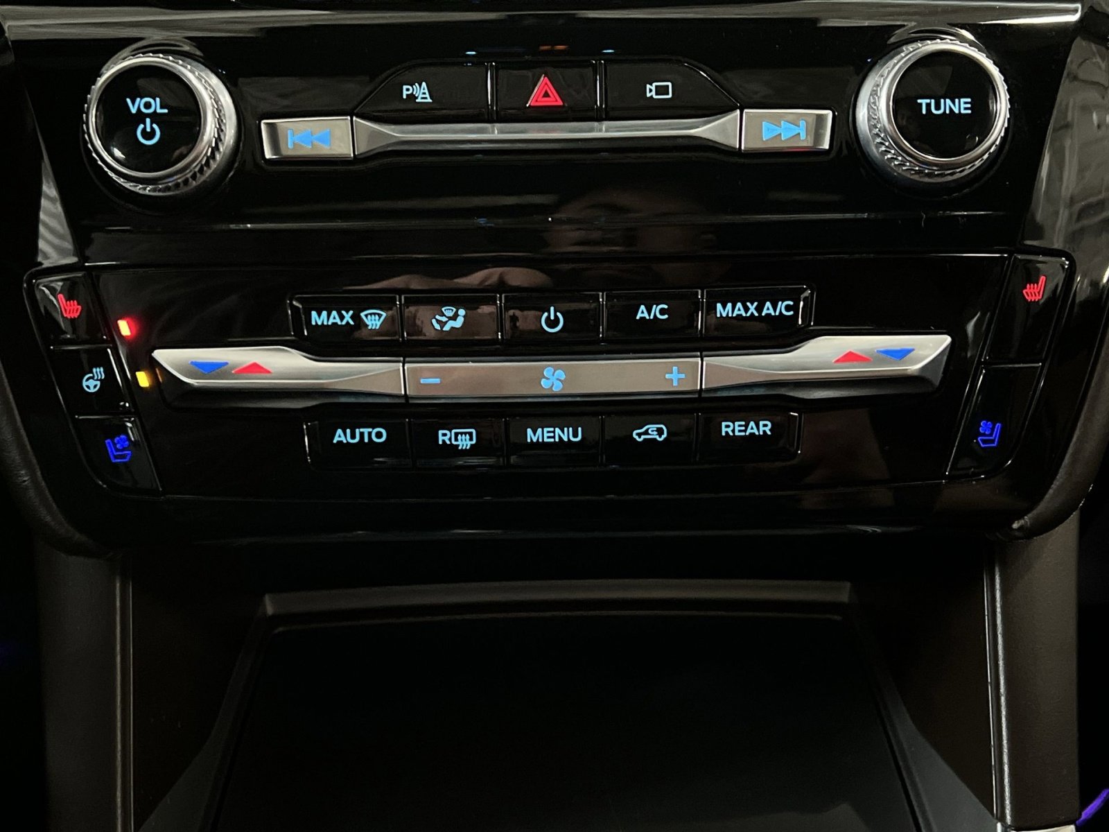 Used 2021 Ford Explorer King Ranch w/ Premium Technology Package image 21