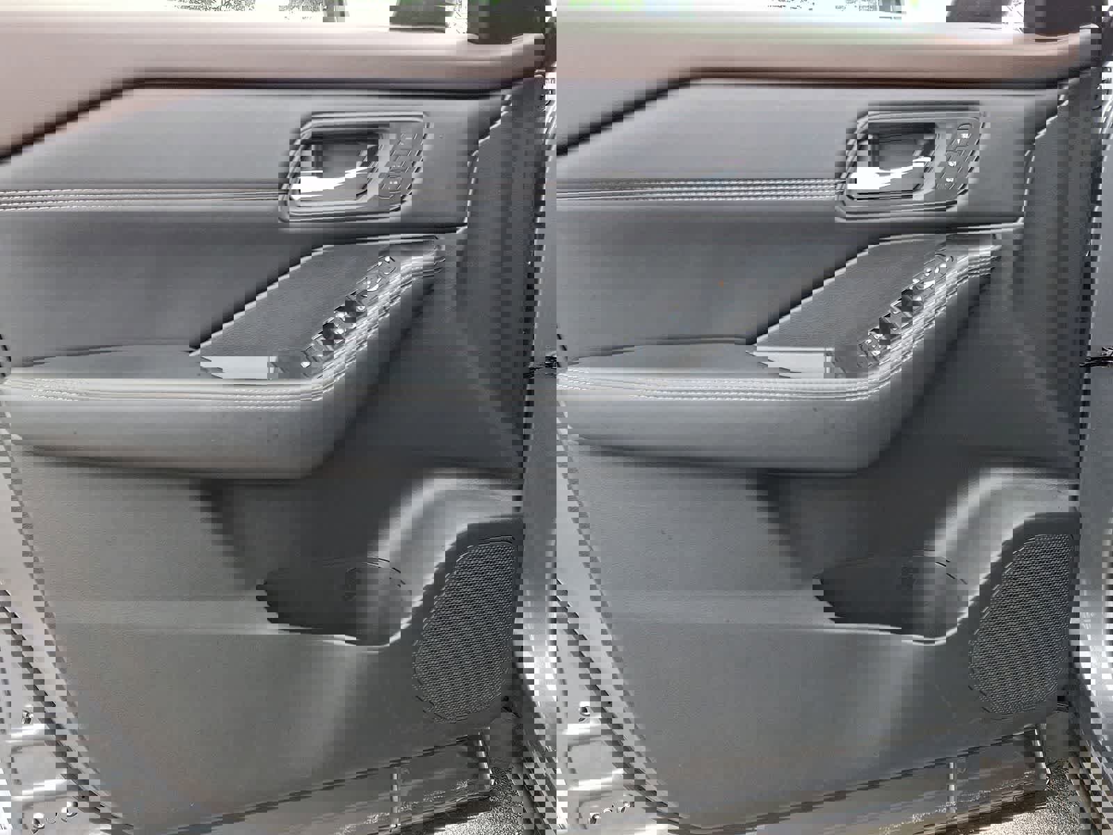 Used 2023 Nissan Rogue SL AWD/4WD image 28