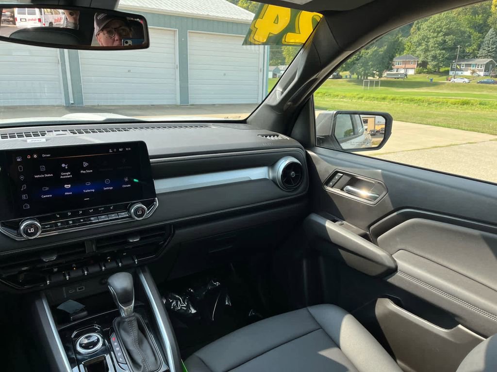 Used 2024 Chevrolet Colorado LT w/ LT Convenience Package III image 29