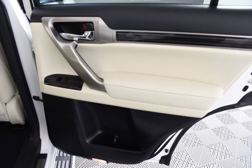 Used 2021 Lexus GX 460 Premium w/ Premium Package image 21