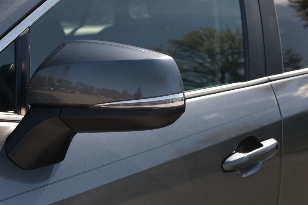 Used 2020 Toyota RAV4 XLE w/ Convenience Package image 16