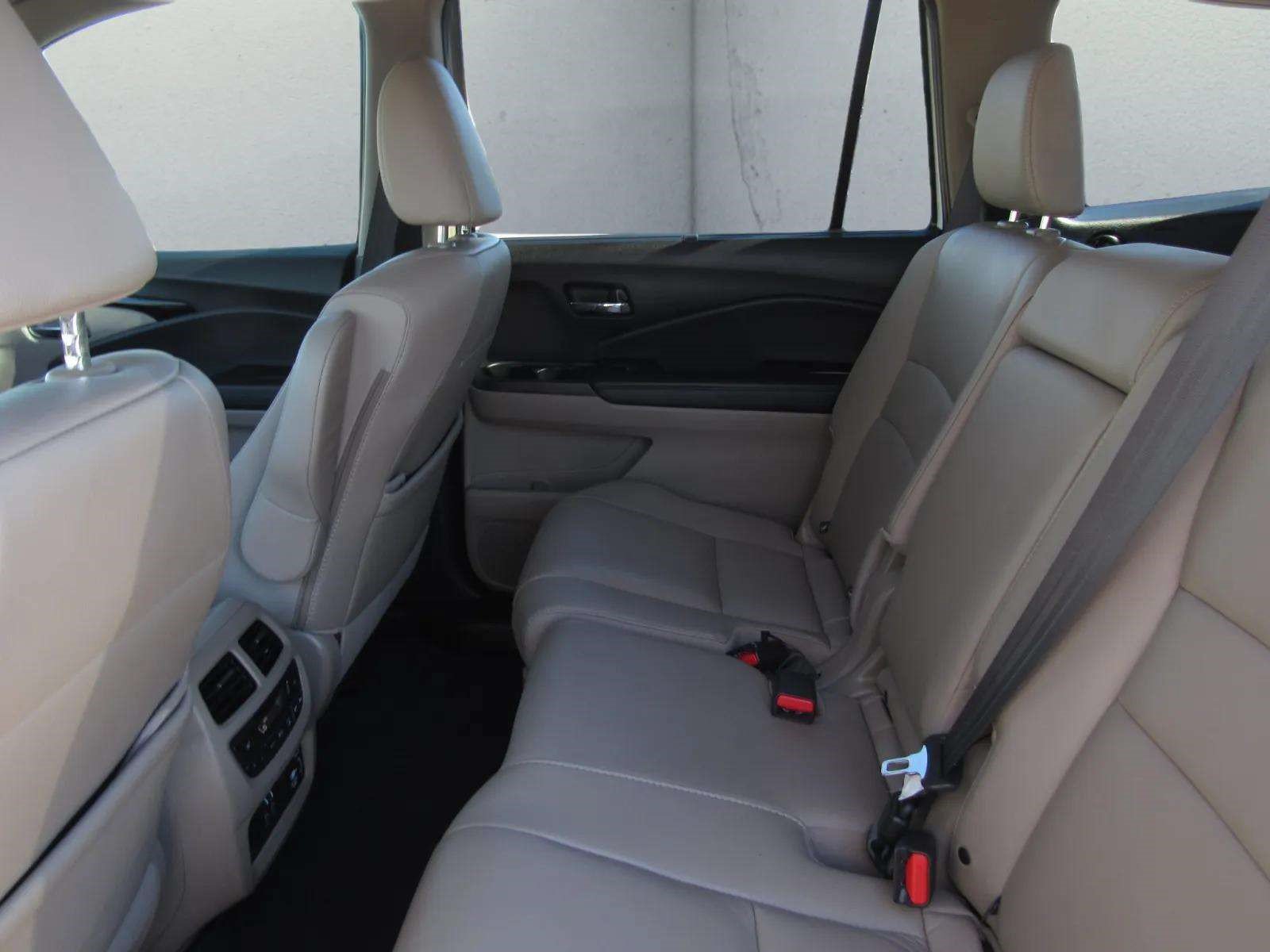 Used 2021 Honda Pilot Touring image 16