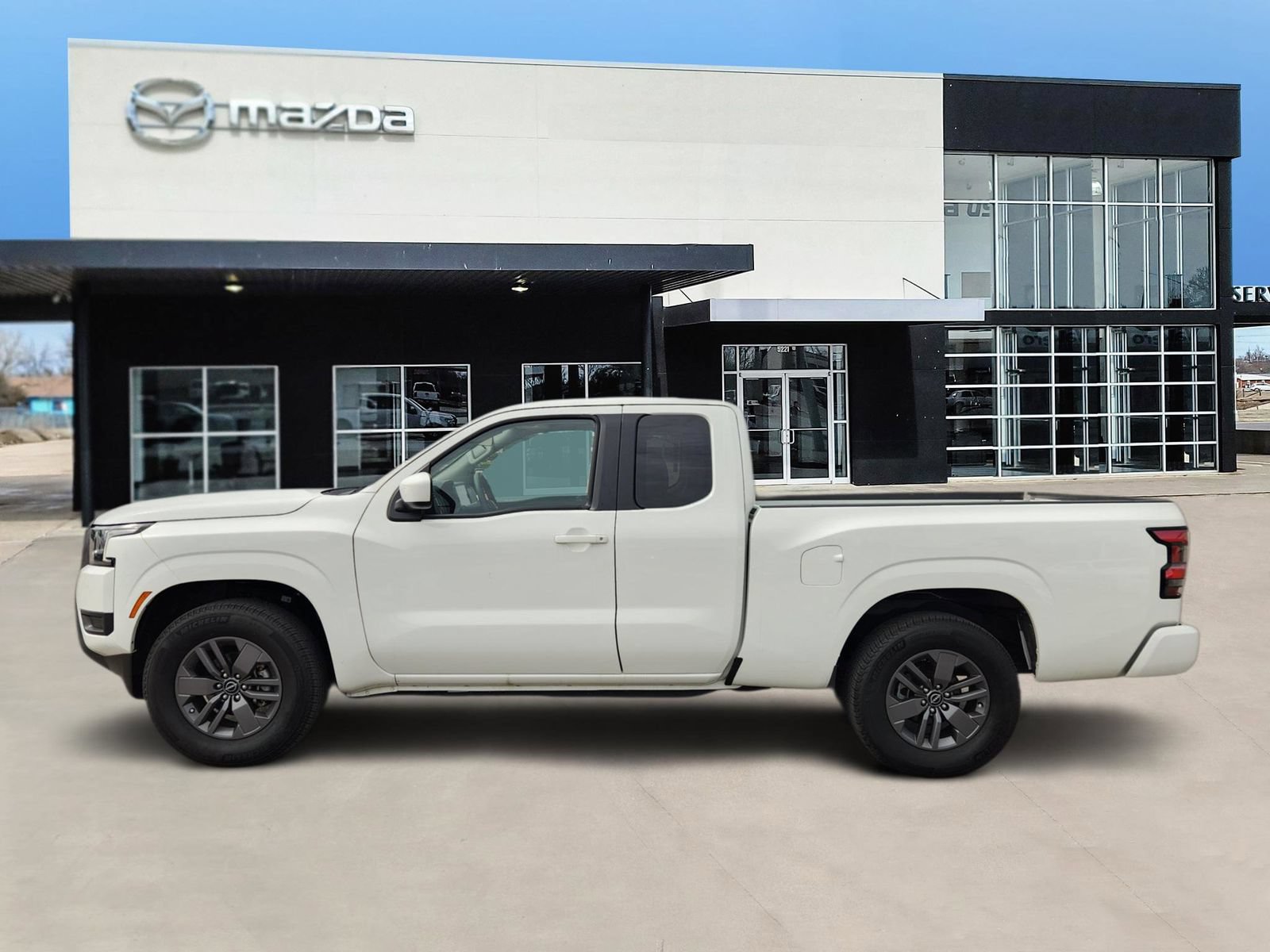 Used 2025 Nissan Frontier SV RWD image 3