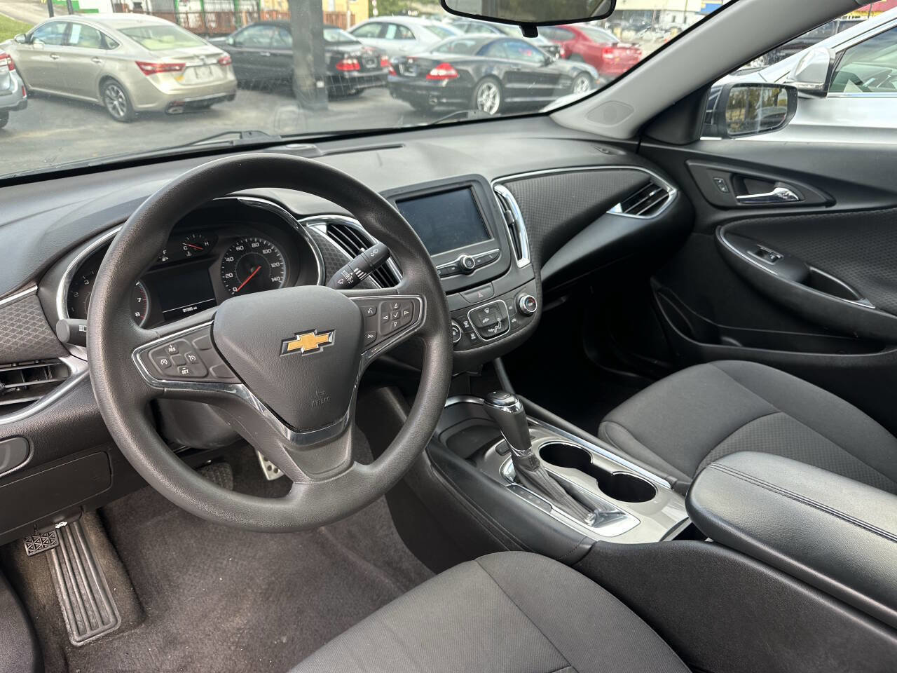 Used 2017 Chevrolet Malibu LT image 5