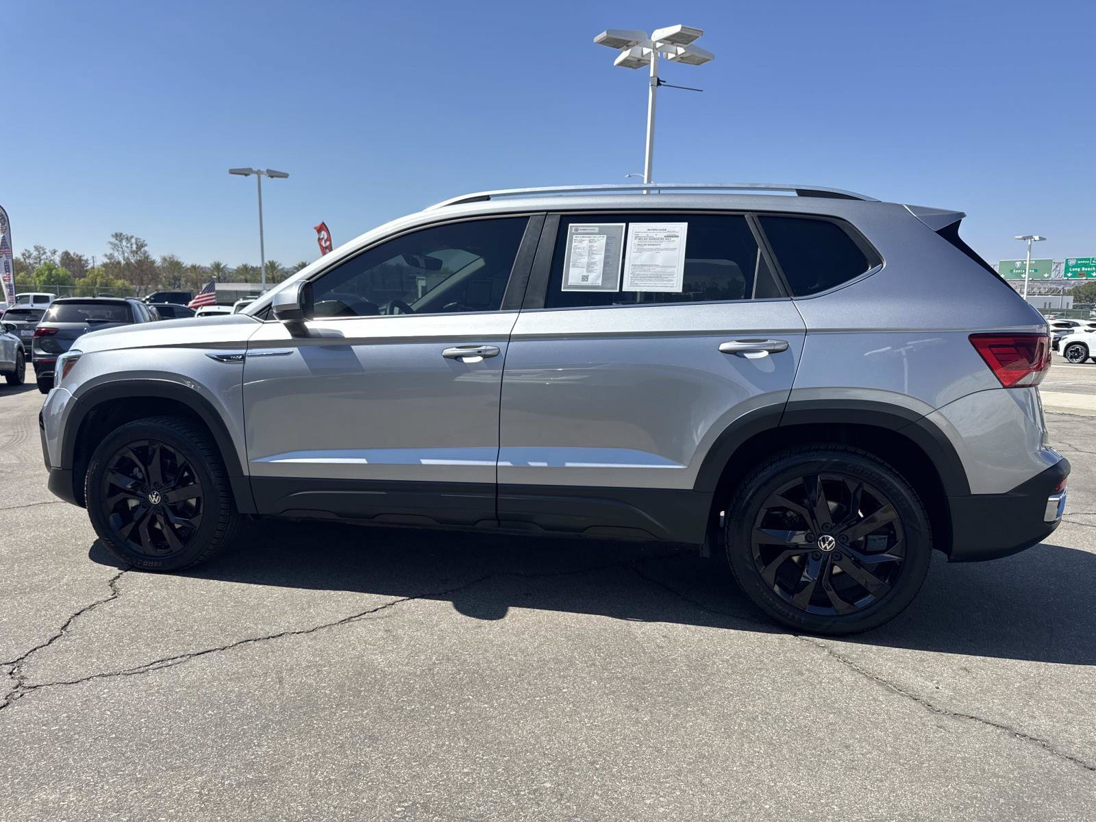 Certified 2023 Volkswagen Taos SE w/ Black Wheel Package FWD image 2