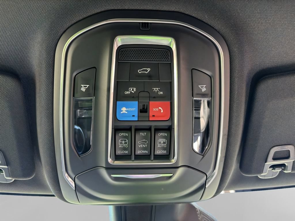New 2025 Jeep Grand Cherokee Limited w/ Black Appearance Package AWD/4WD image 31