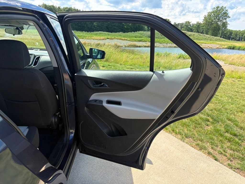 Used 2018 Chevrolet Equinox LS FWD image 29