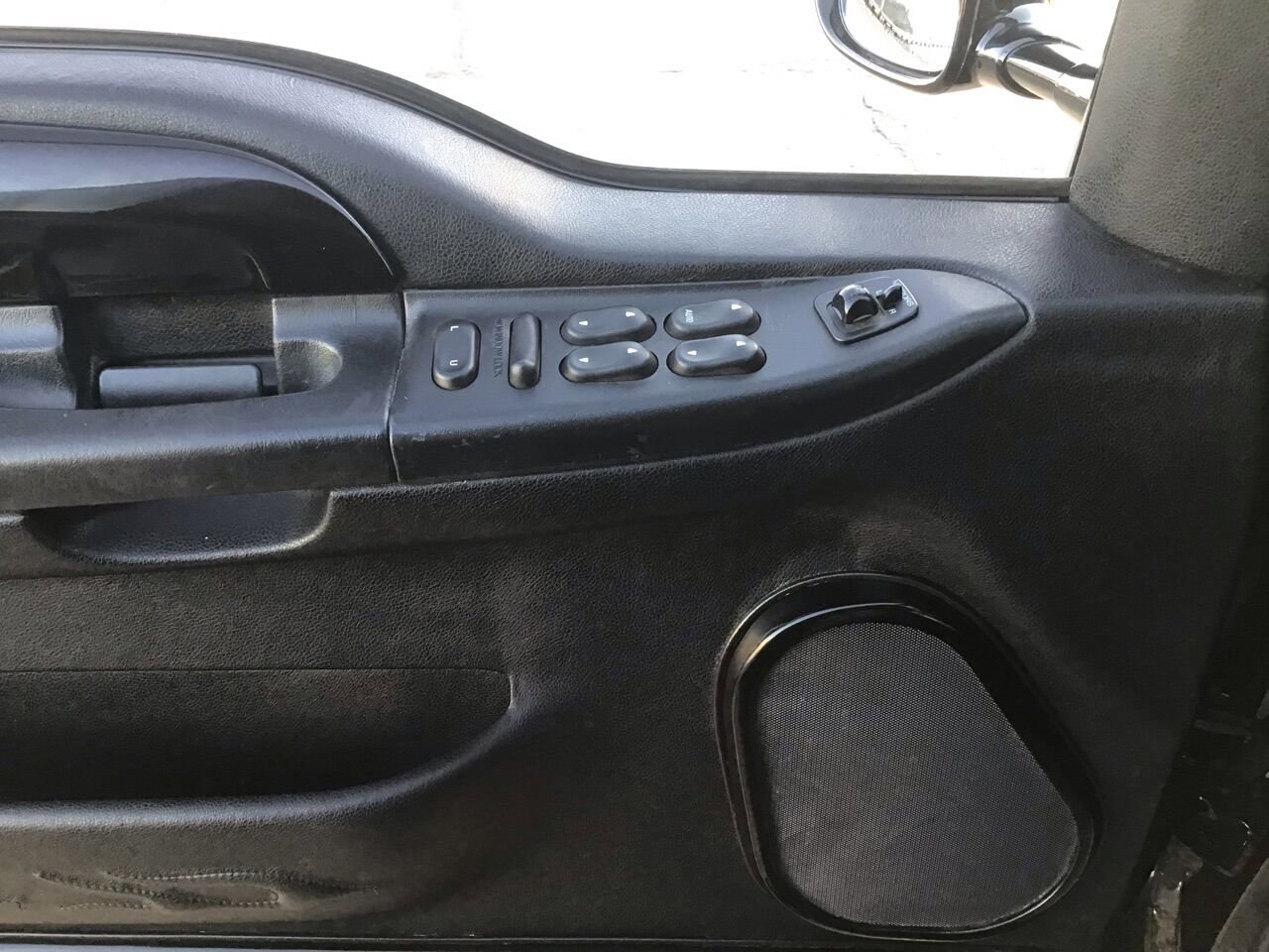 Used 2001 Ford Excursion XLT image 28