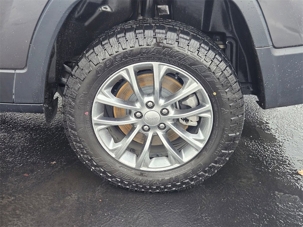 Certified 2021 Jeep Cherokee Latitude Lux w/ Trailer Tow Group image 42