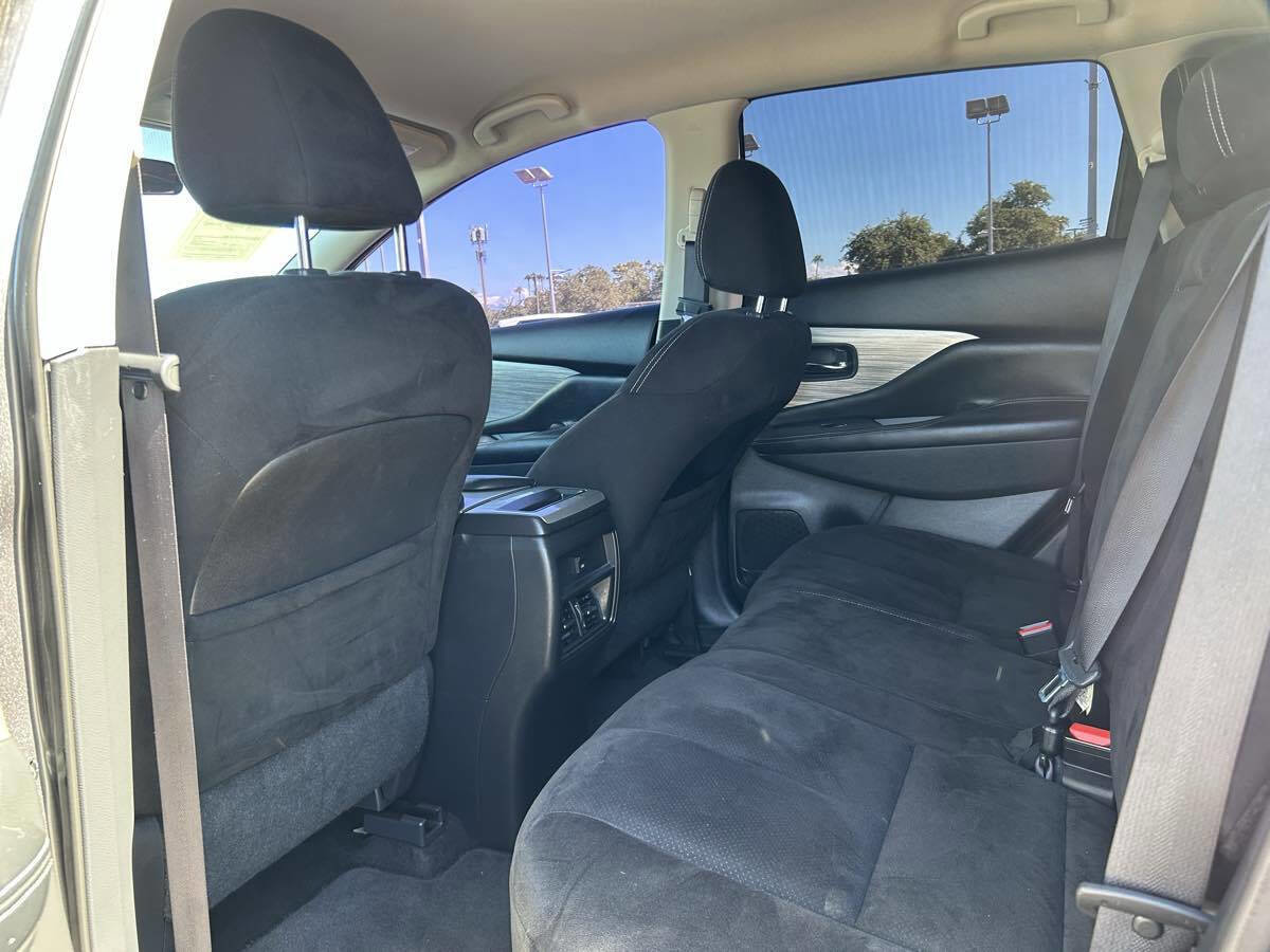 Used 2015 Nissan Murano SV w/ Cargo Package image 6