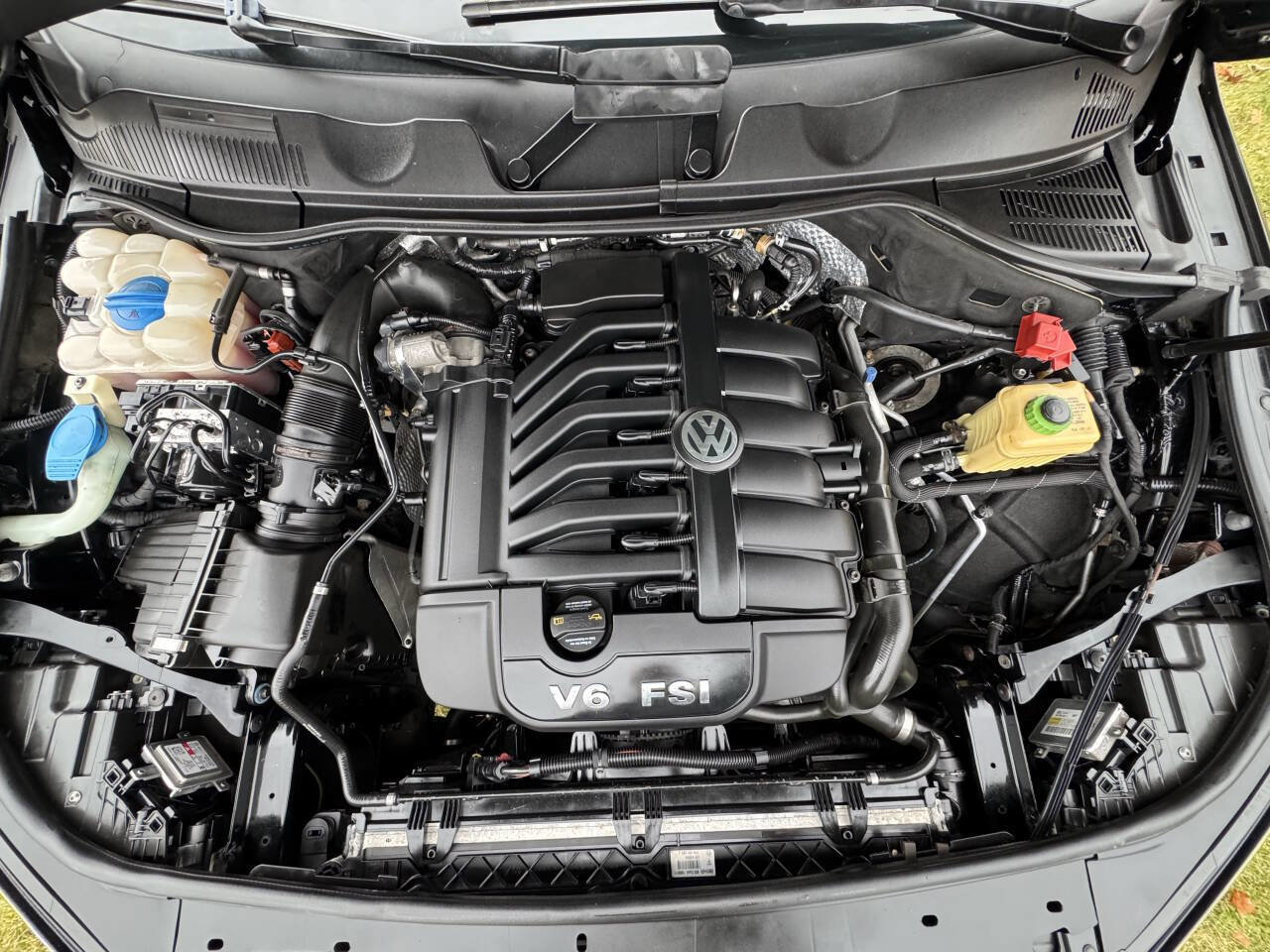 Used 2012 Volkswagen Touareg Sport image 15