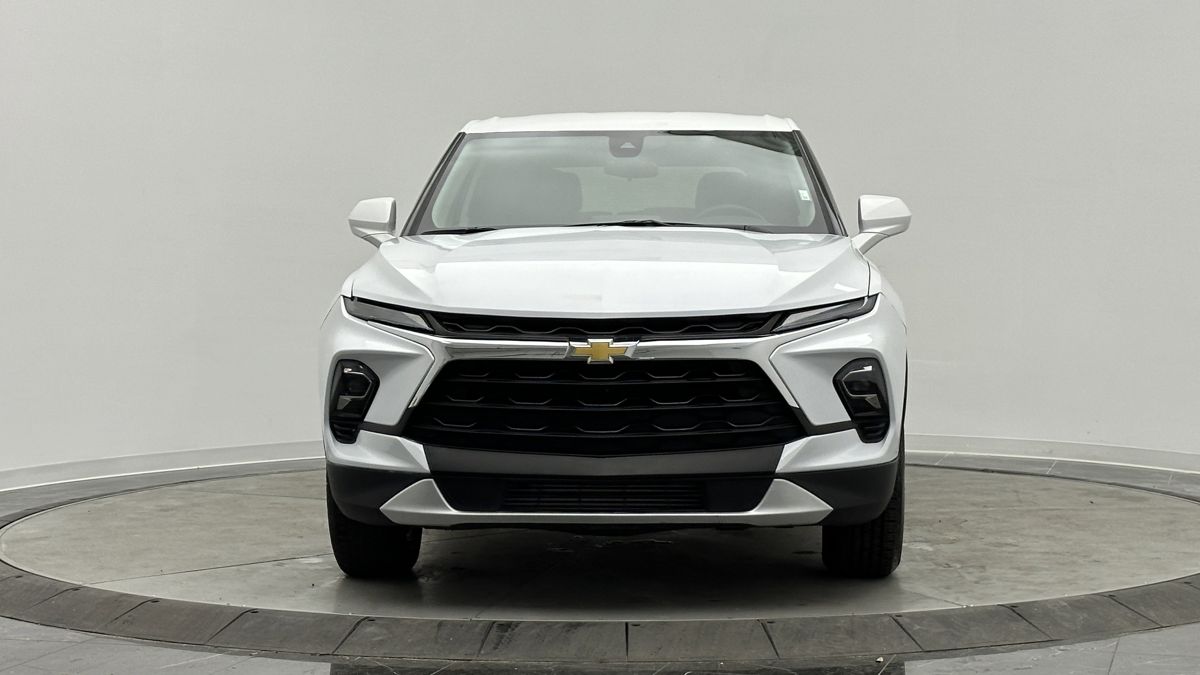 Used 2025 Chevrolet Blazer LT image 2