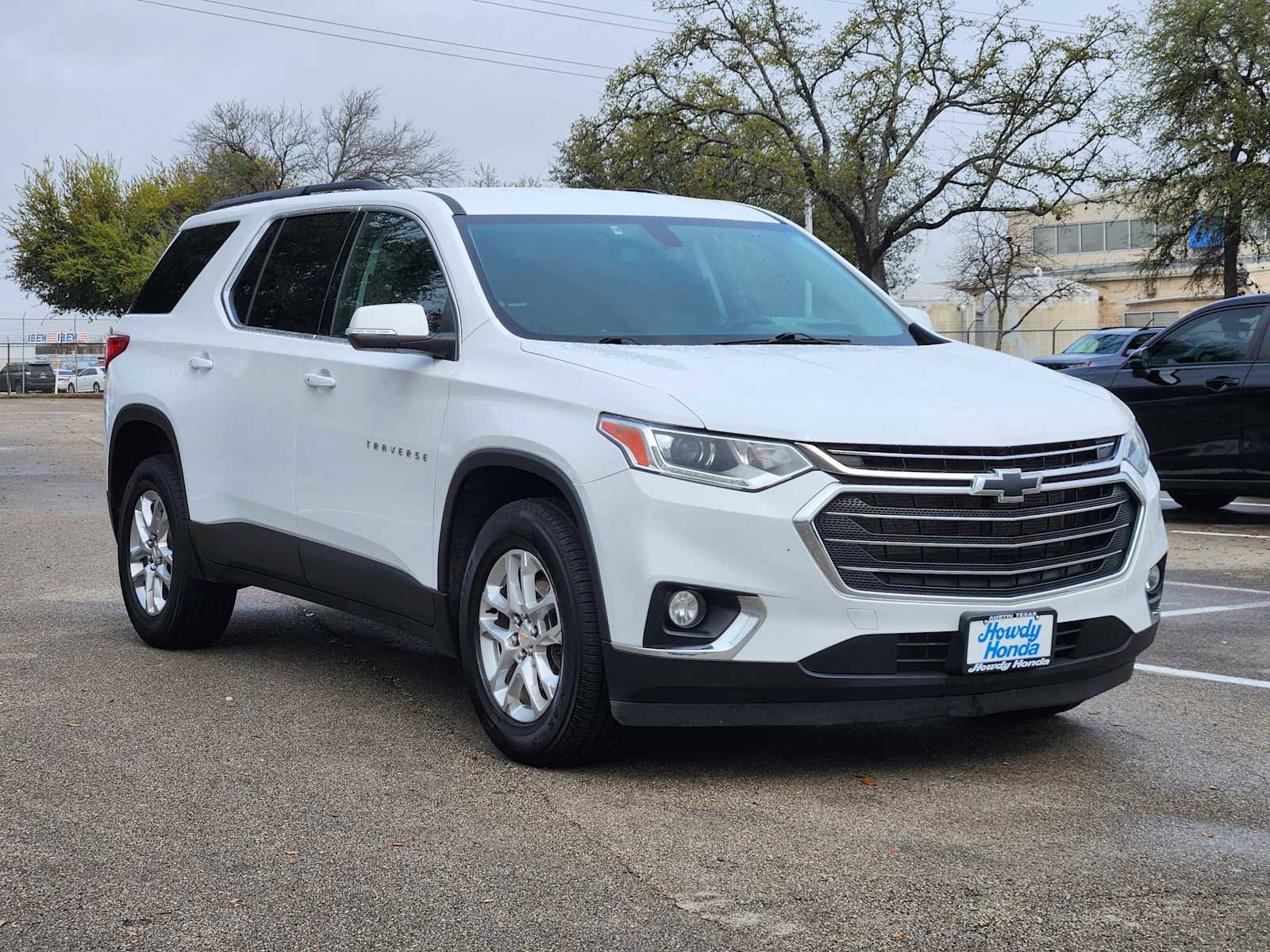 Used 2021 Chevrolet Traverse LT image 3