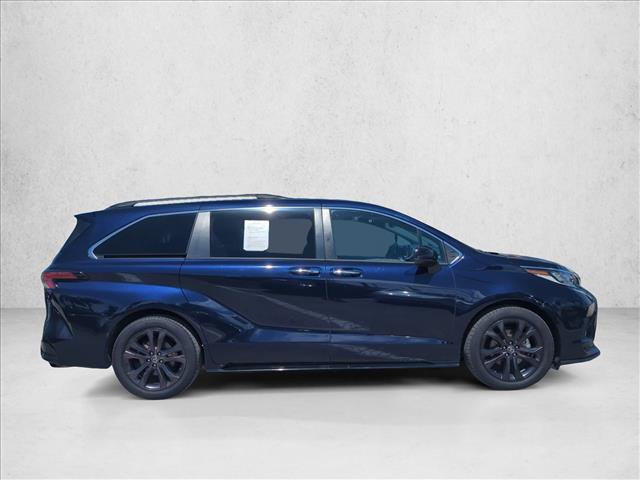 Used 2022 Toyota Sienna XSE FWD image 4