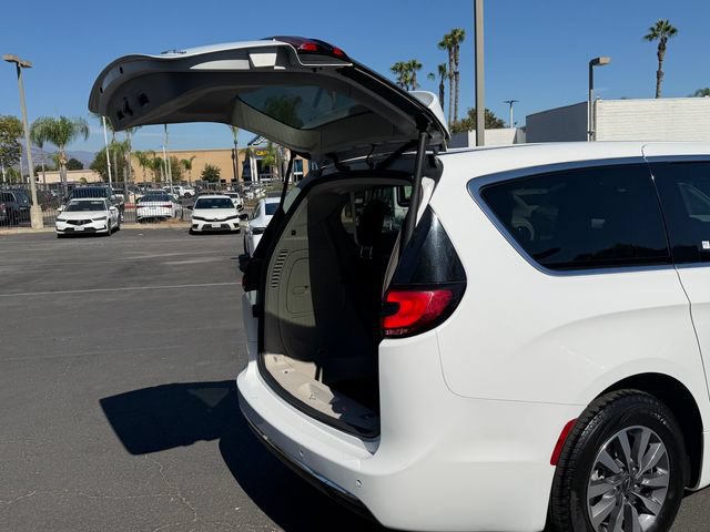 Used 2024 Chrysler Pacifica Limited FWD image 8