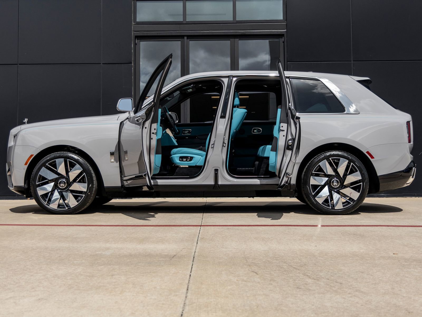 New 2026 Rolls-Royce Cullinan image 11