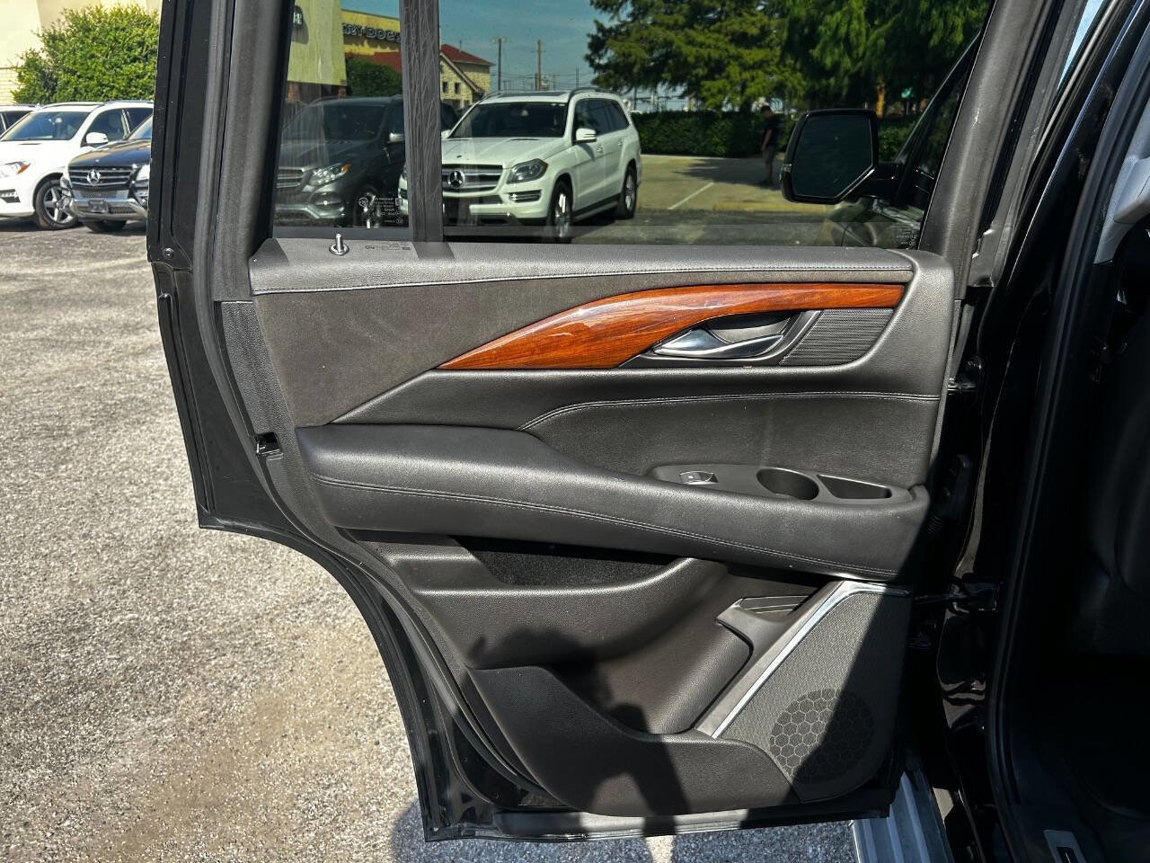 Used 2017 Cadillac Escalade 2WD image 11