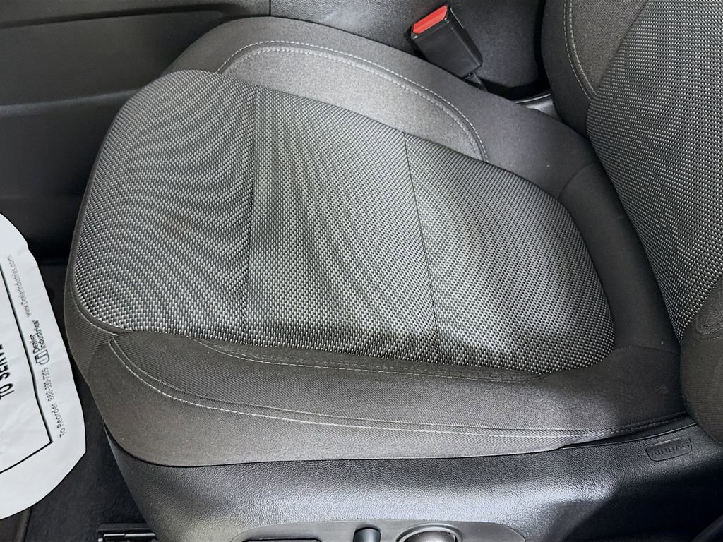 Used 2023 Chevrolet Traverse LT w/ Rear Camera Mirror Package image 19