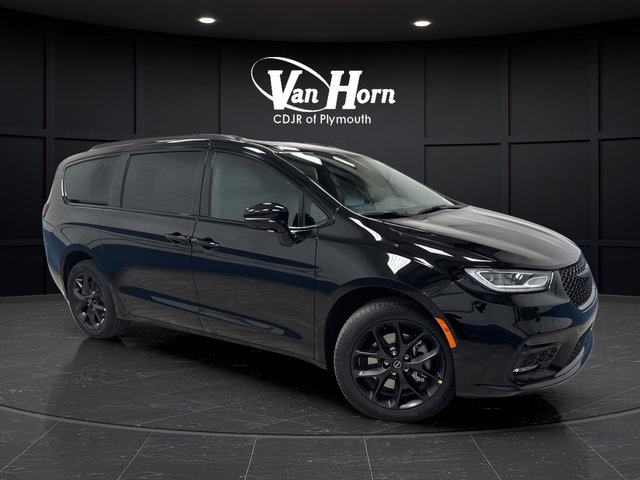 New 2026 Chrysler Pacifica Select
