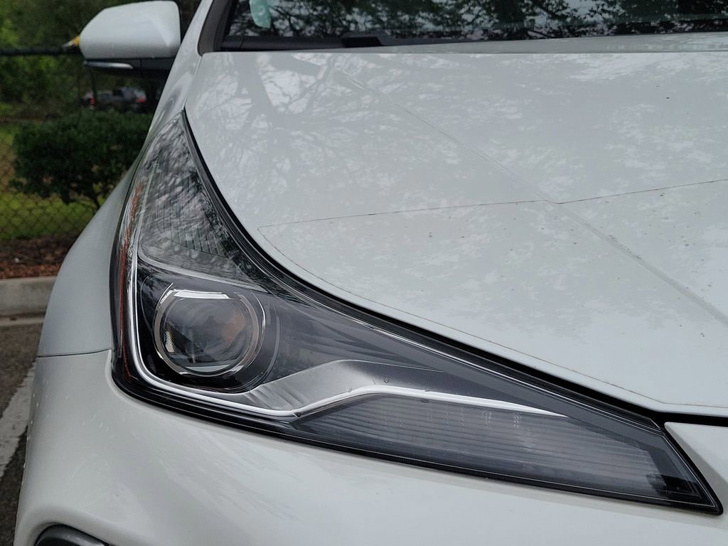 Used 2022 Toyota Prius XLE FWD image 6