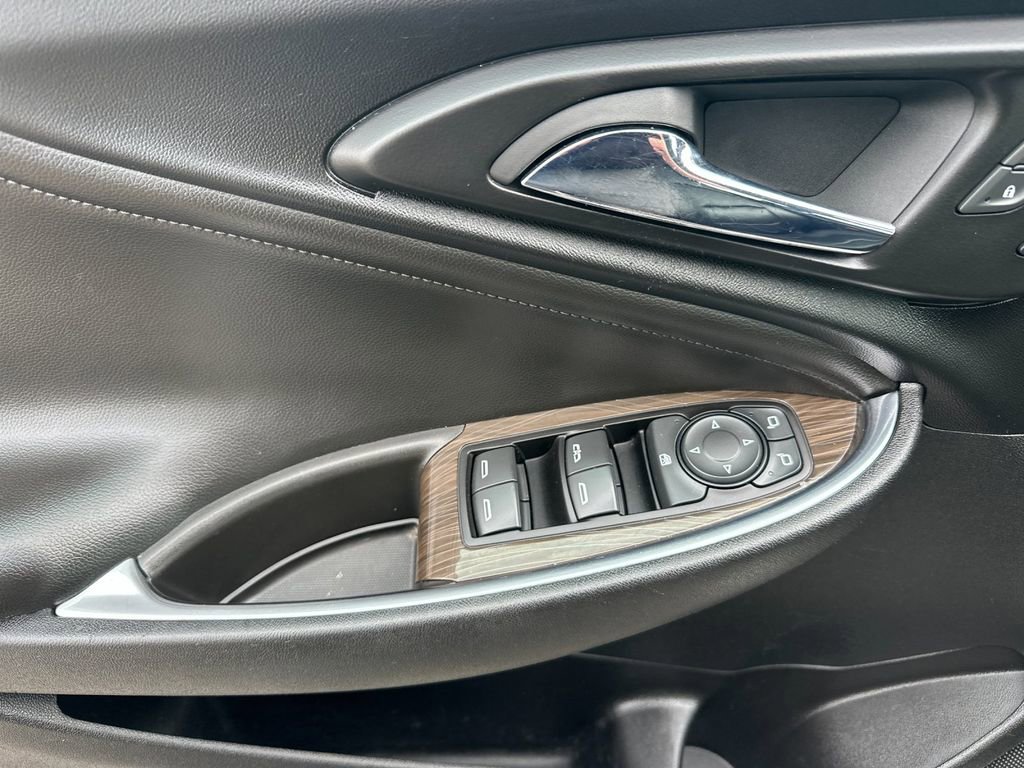 Used 2018 Chevrolet Malibu Premier w/ Premier Sun and Wheel Package image 19