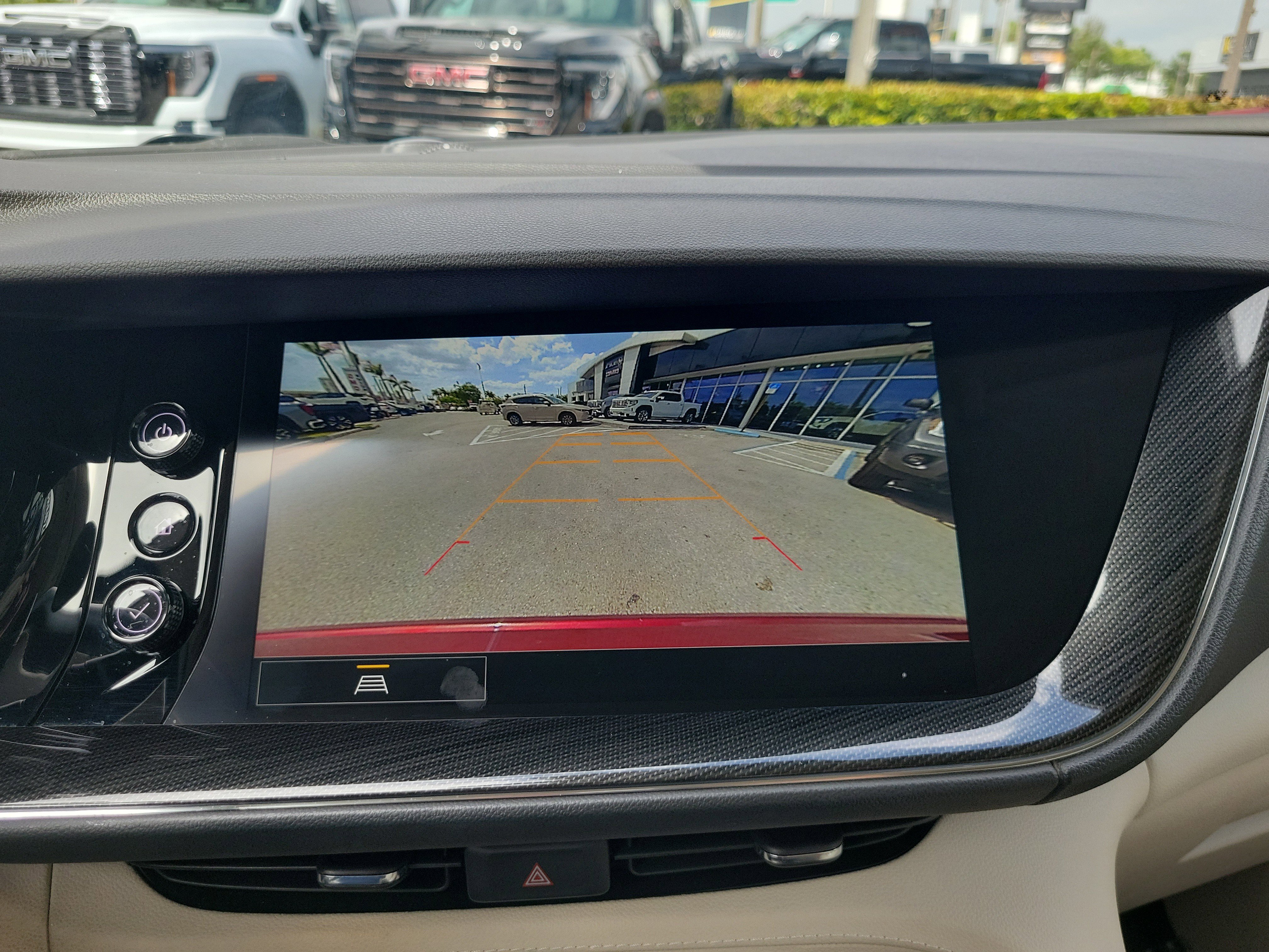 Used 2022 Buick Envision Essence w/ Safety Package FWD image 10