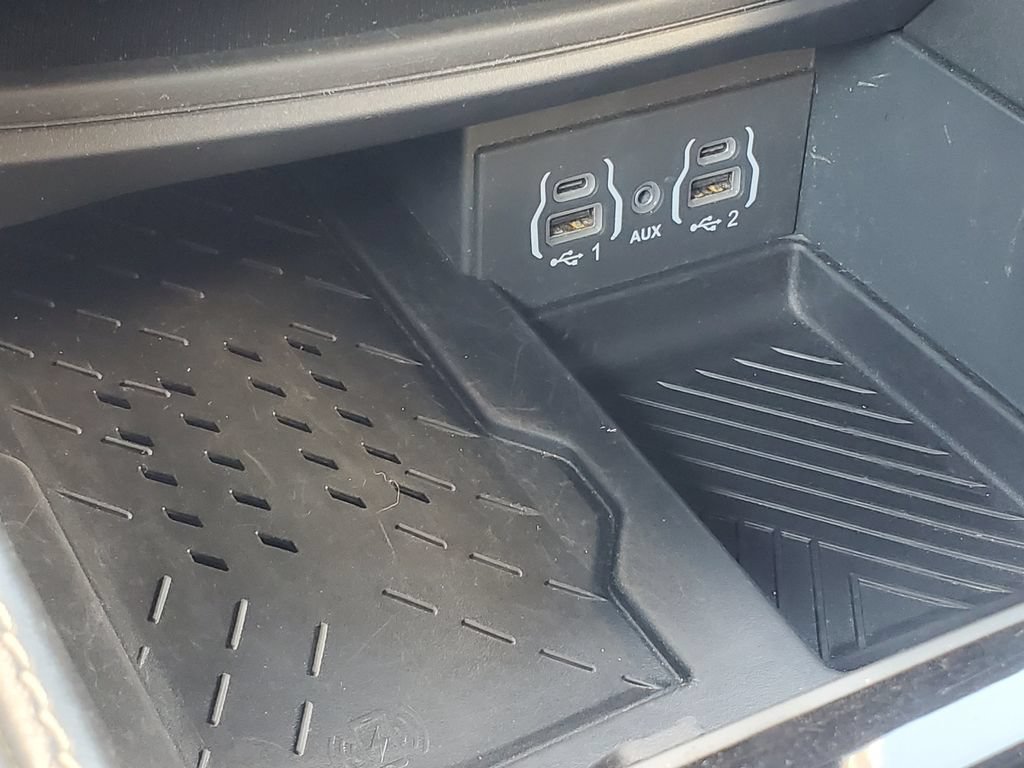 Used 2025 Chrysler Pacifica Limited FWD image 20