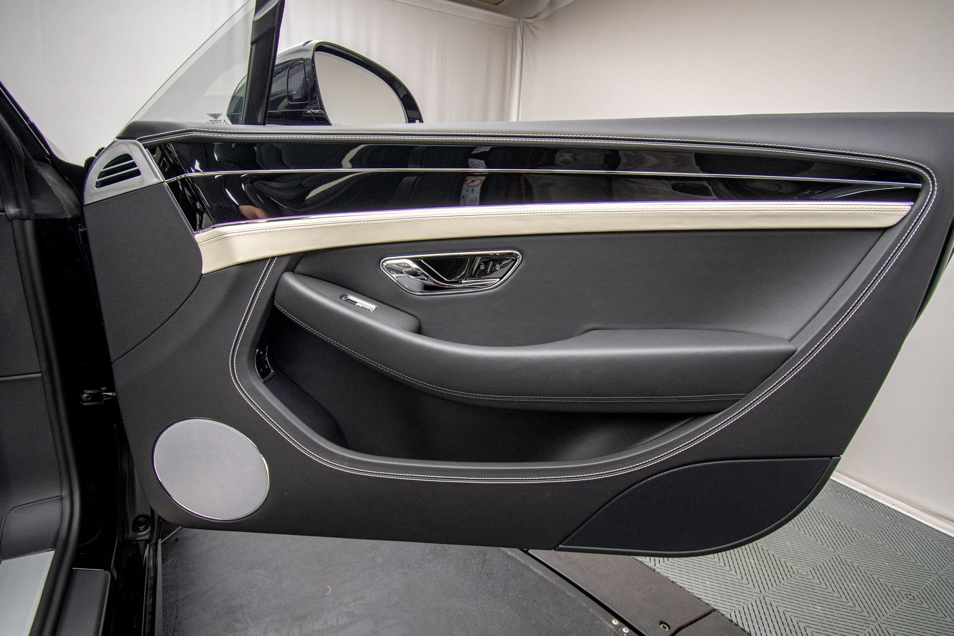 New 2026 Bentley Continental GTC AWD/4WD image 39