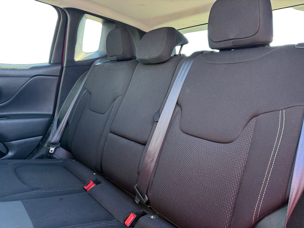 Used 2022 Jeep Renegade Latitude w/ Sun/Sound Group AWD/4WD image 14