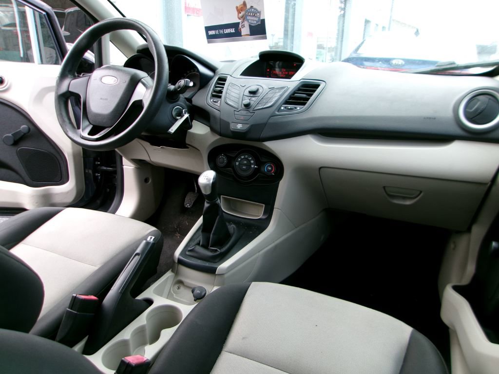 Used 2013 Ford Fiesta S image 17