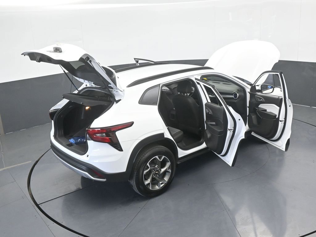 Used 2025 Chevrolet Trax LT w/ LT Convenience Package image 69