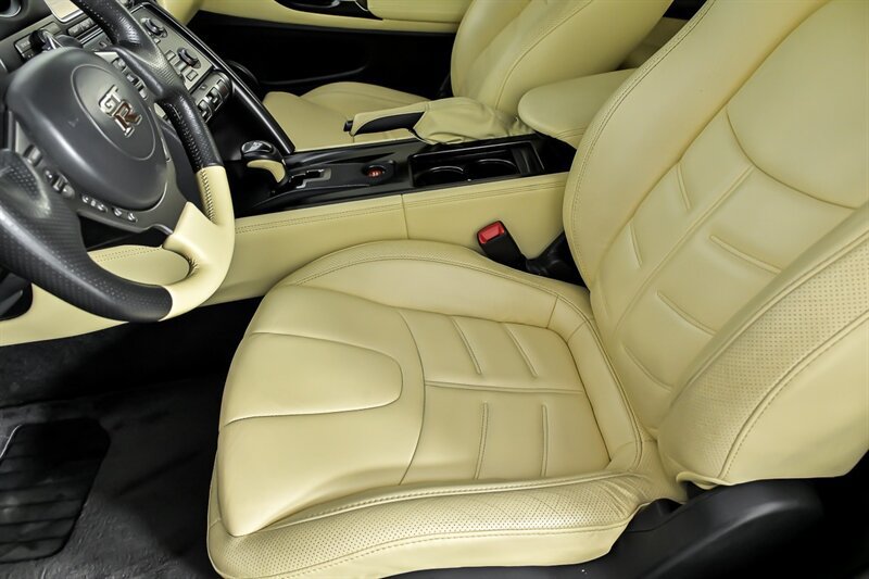 Used 2015 Nissan GT-R Premium AWD/4WD image 17