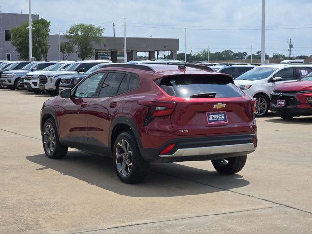 Used 2025 Chevrolet Trax LT w/ LT Convenience Package FWD image 7