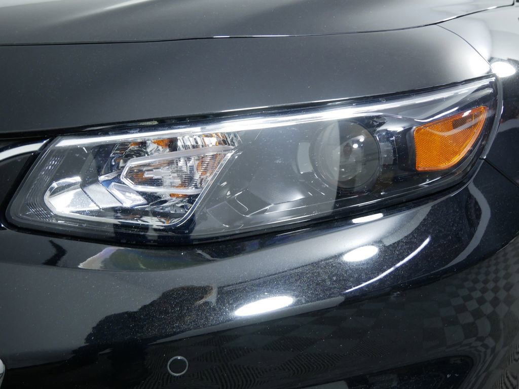 Used 2018 Chevrolet Malibu Premier w/ Driver Confidence Package image 14