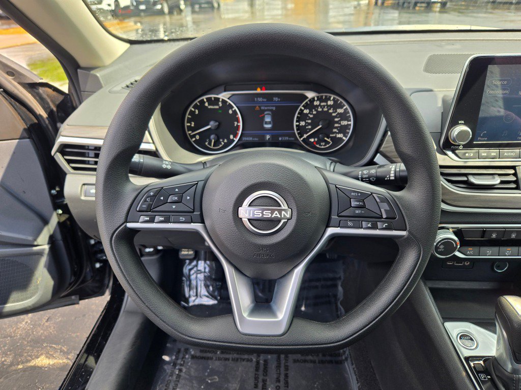 Used 2025 Nissan Altima 2.5 SV FWD image 31