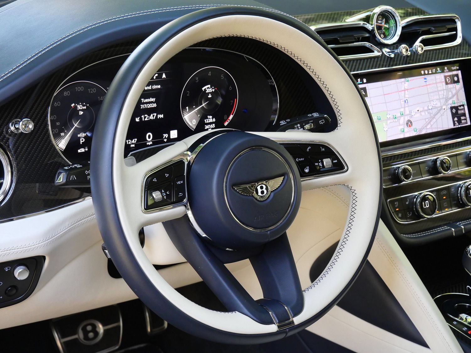 Used 2022 Bentley Bentayga AWD/4WD image 8